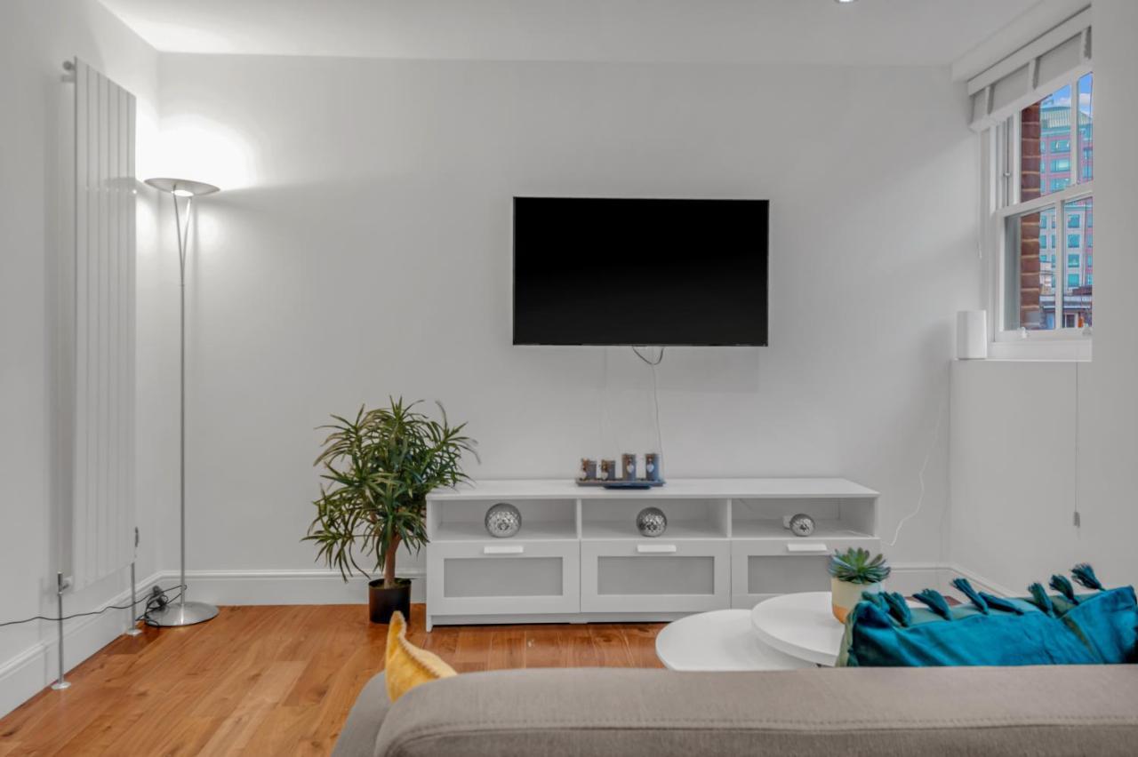 Mysquare Vibrant And Sleek 2 Bed In Artillery Lane Londra